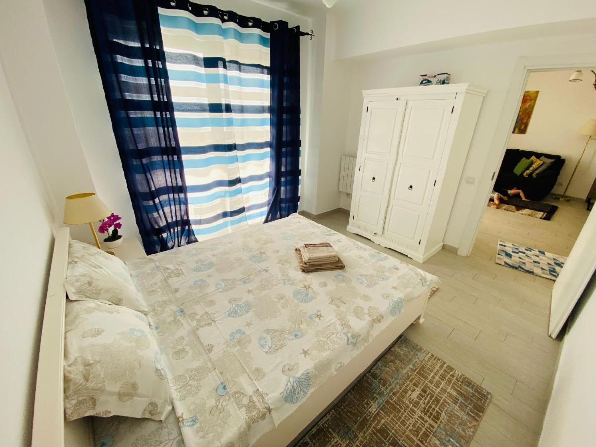 Sea Breeze Apartments Mamaia Nord De Silva Luaran gambar